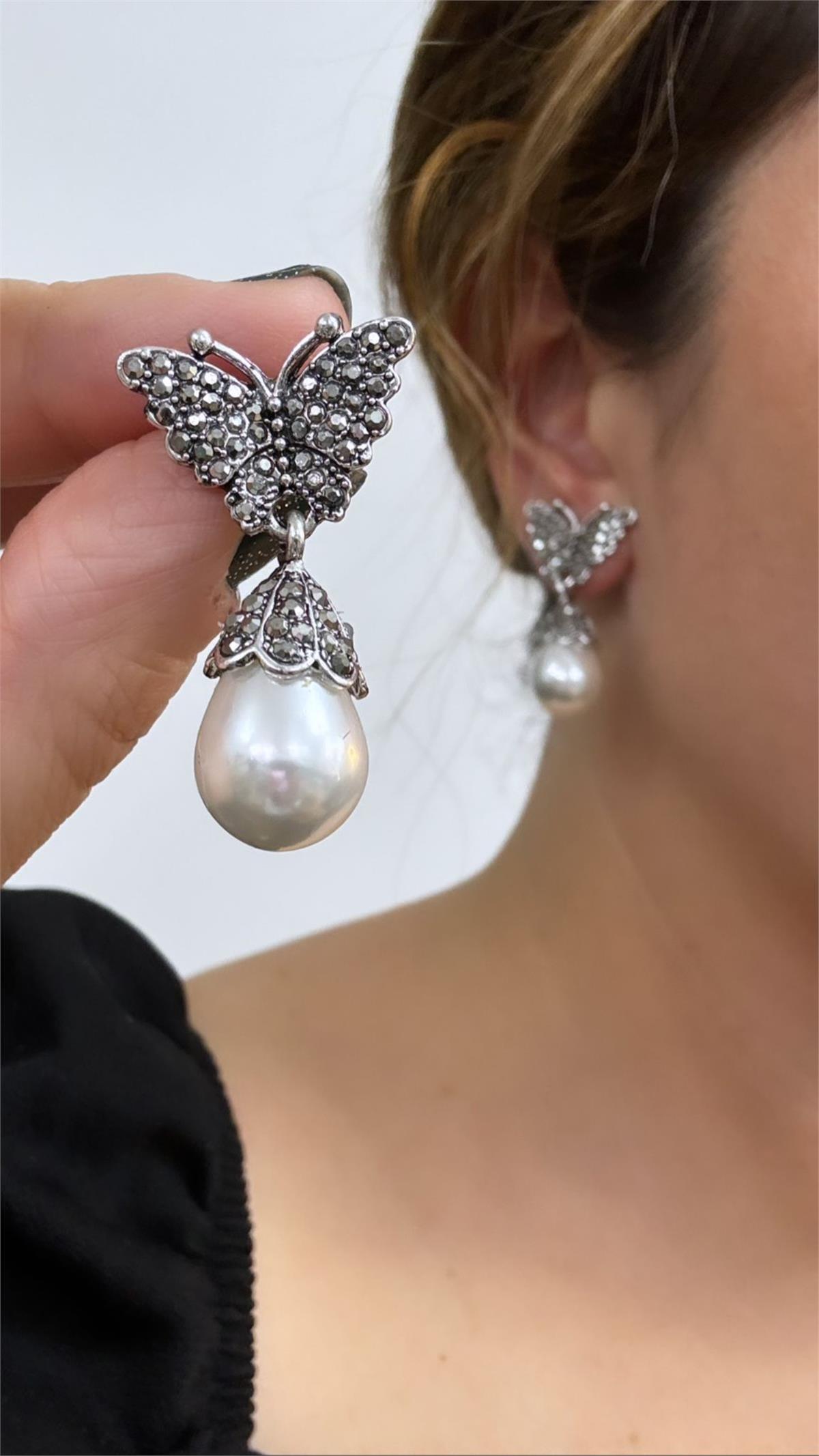 Silver İncili Füme Taşlı Kelebek Küpe