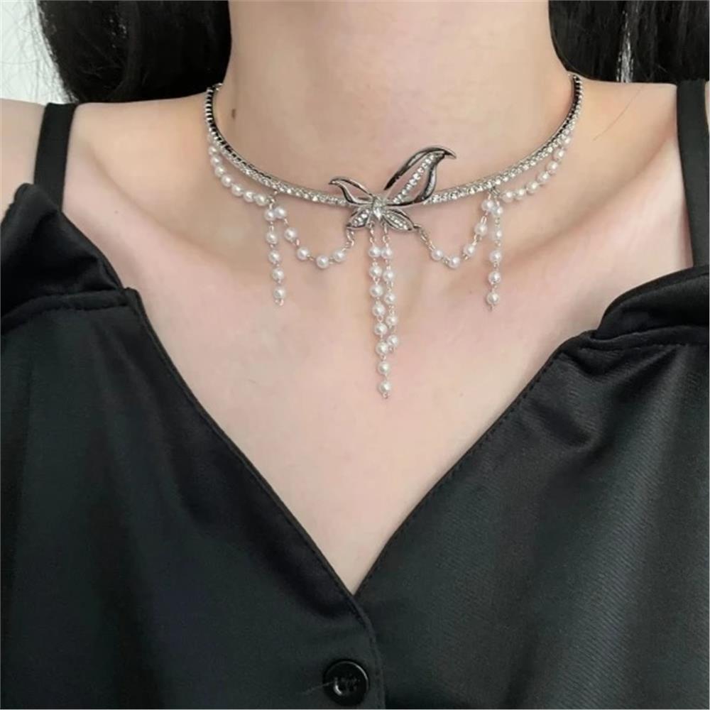 Silver Kelebekli İncili Kristalli Choker Kolye