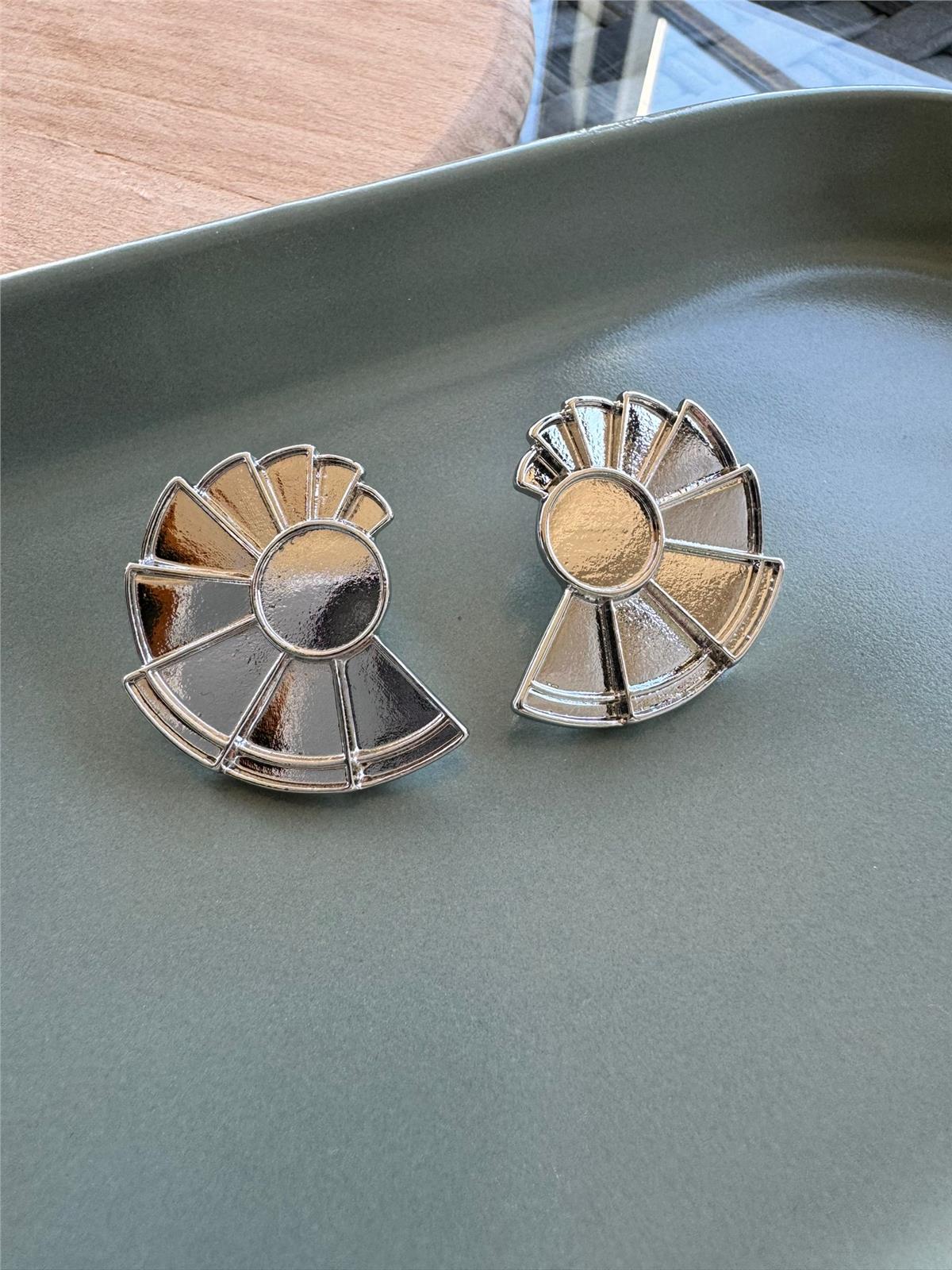 Silver Midye Şekilli Küpe