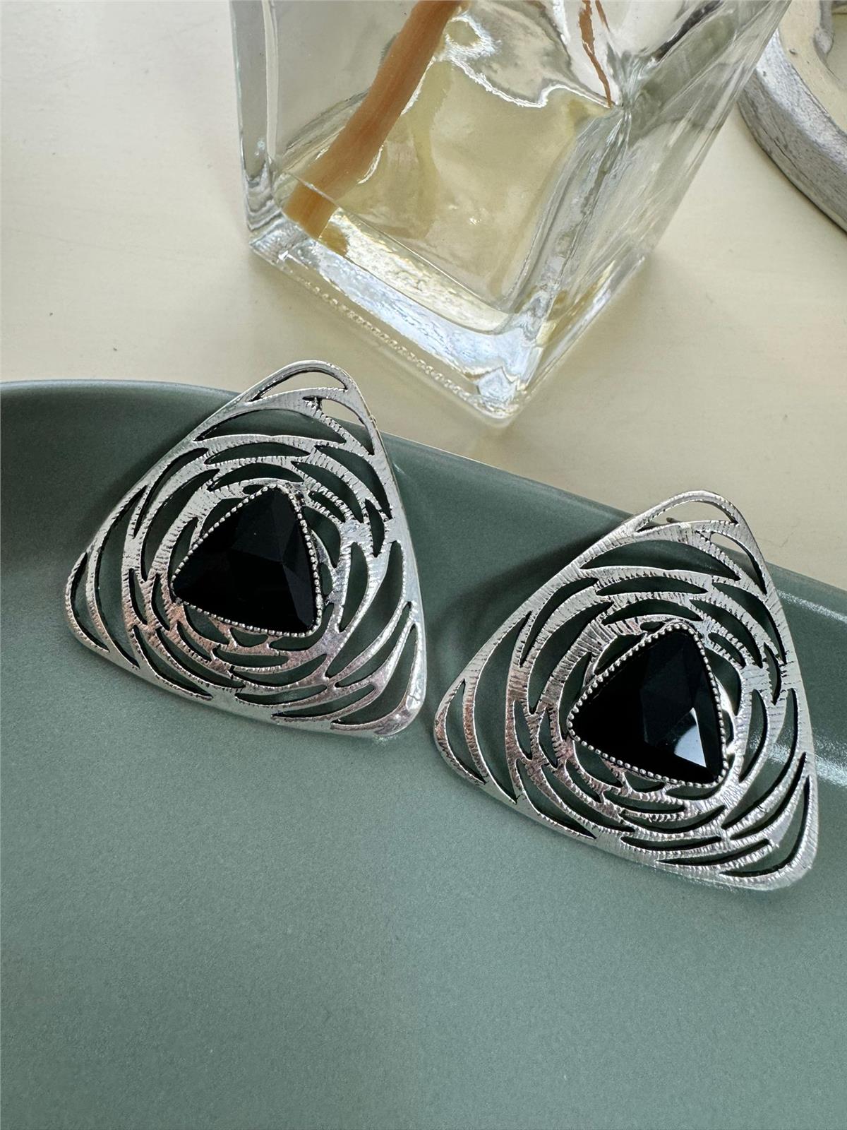 Silver Siyah Taşlı Dairesel Üçgen Küpe