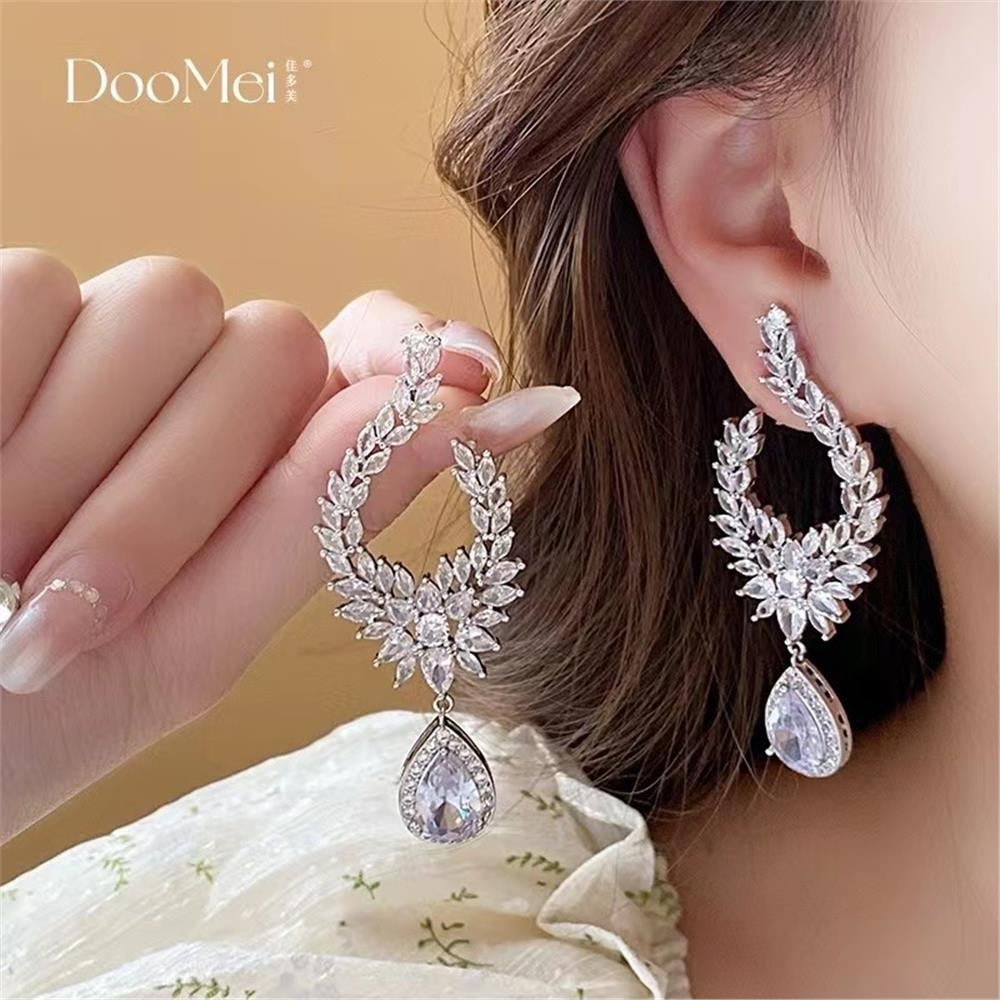 Silver Taşlı Büyük Damlalı Abiye Küpe