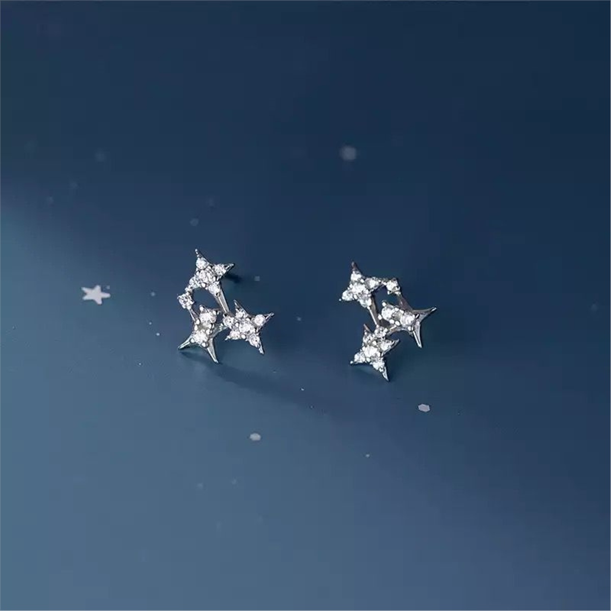 Silver Taşlı Işıltılı Küpe