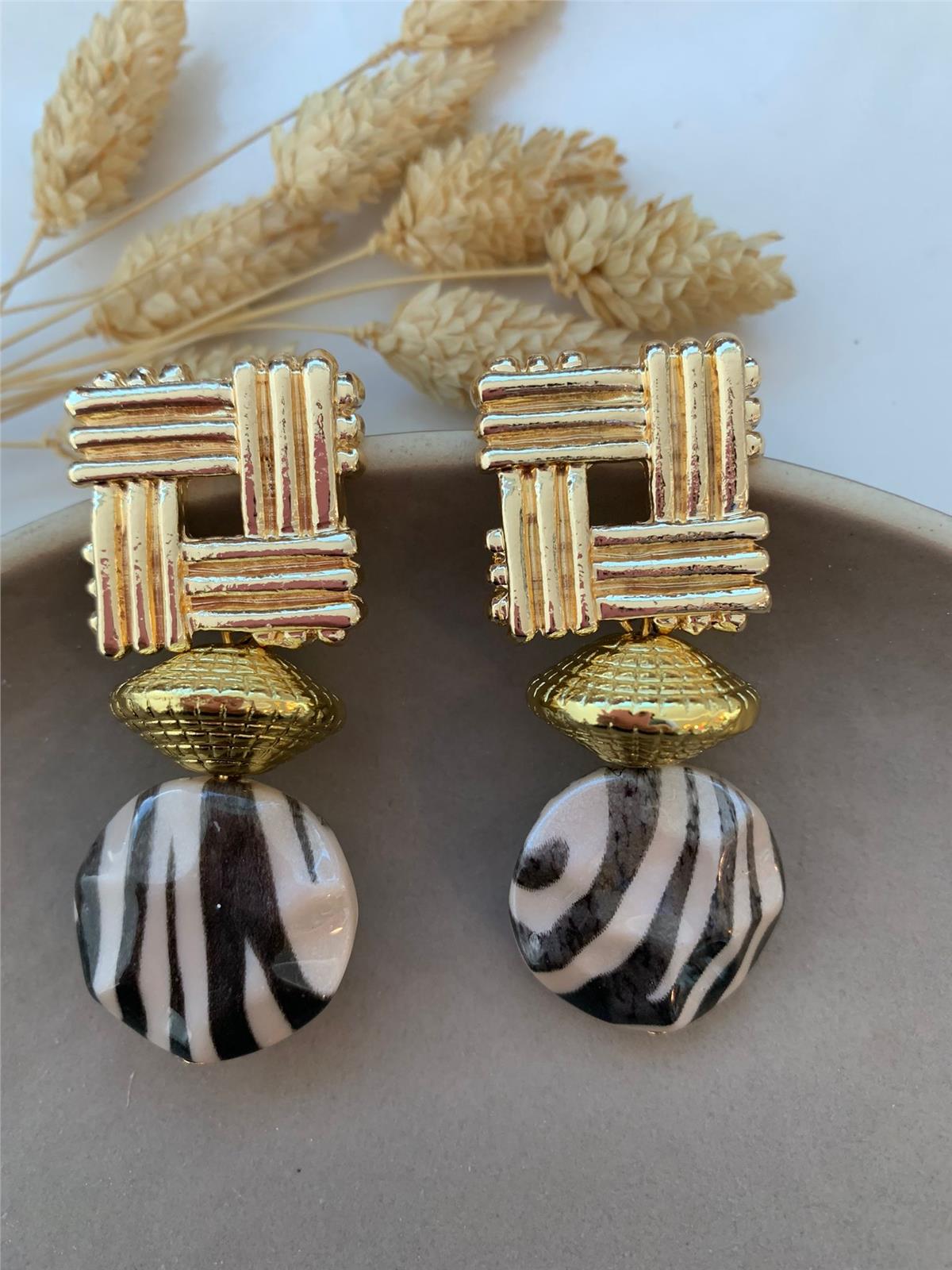 Siyah Beyaz Çizgili Zebra Tasarım Küpe
