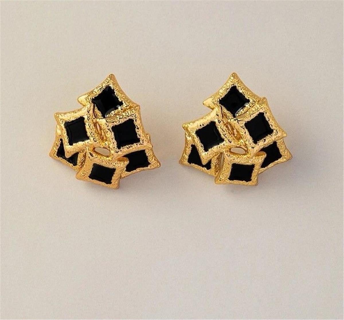 Siyah Gold Kareli Üçgen Formunda İri Küpe