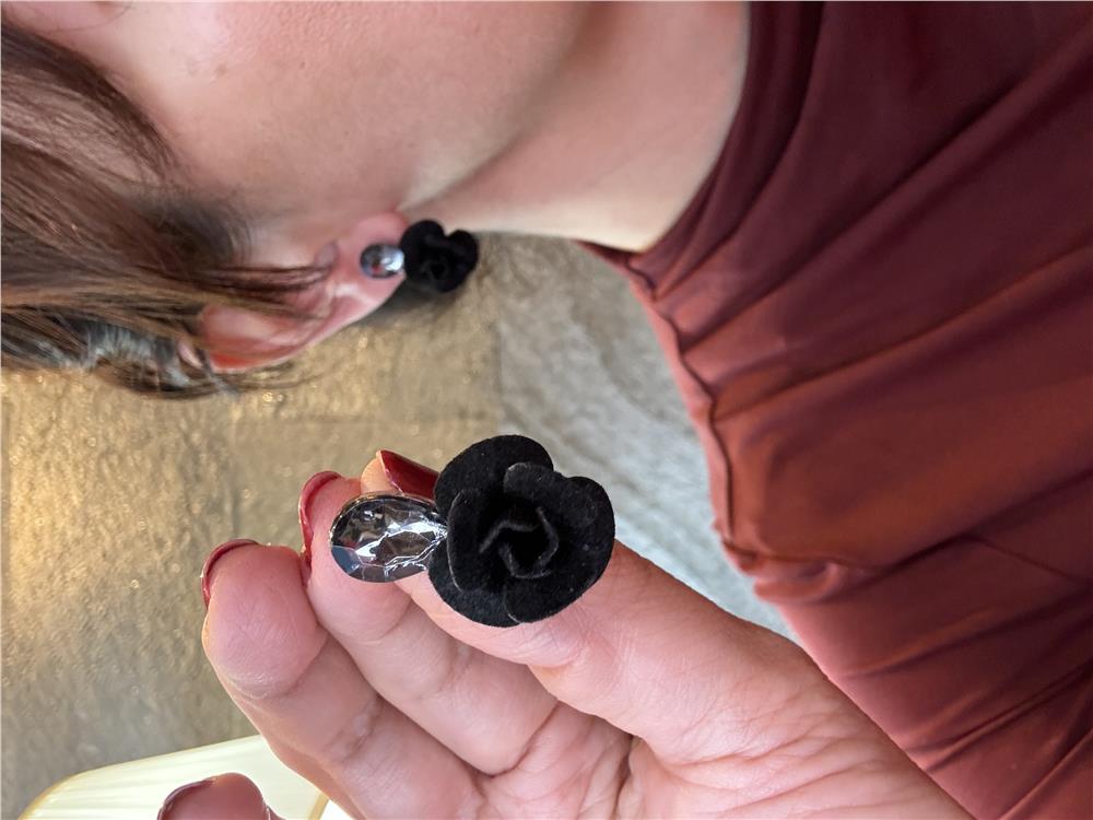 Siyah Kadife Çiçek Küpe