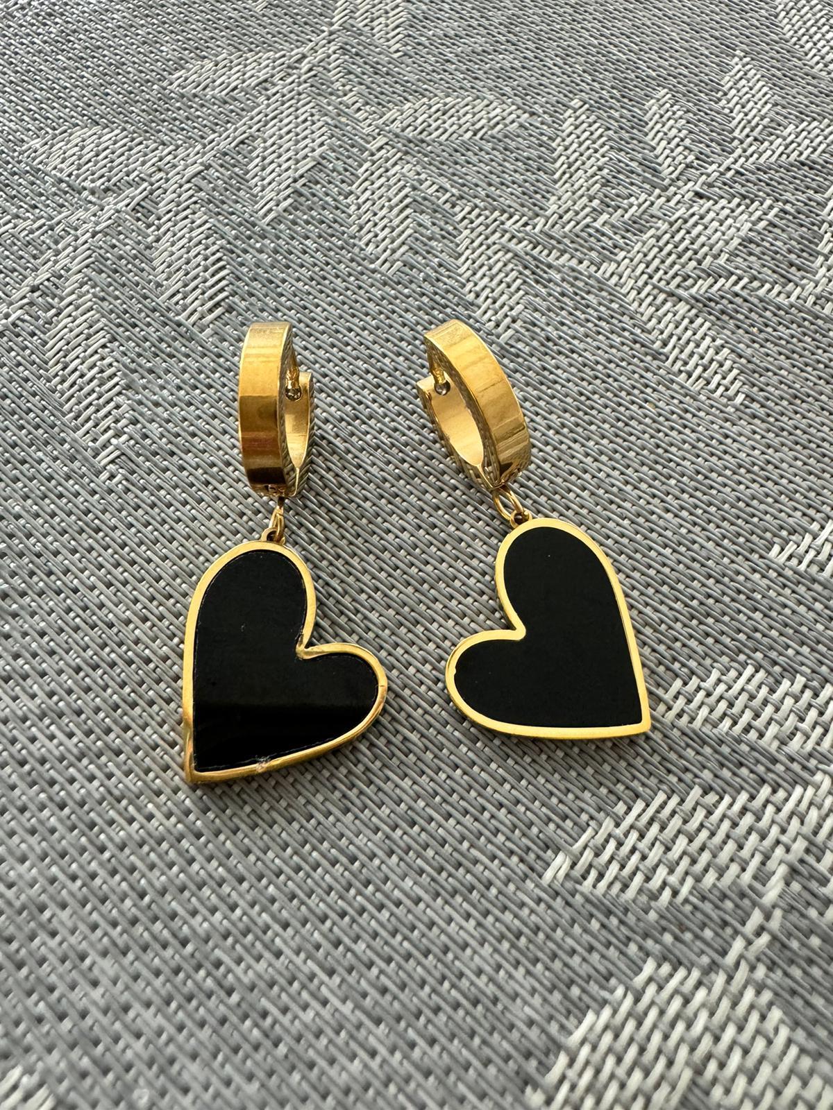 Siyah Kalp Çelik Küpe