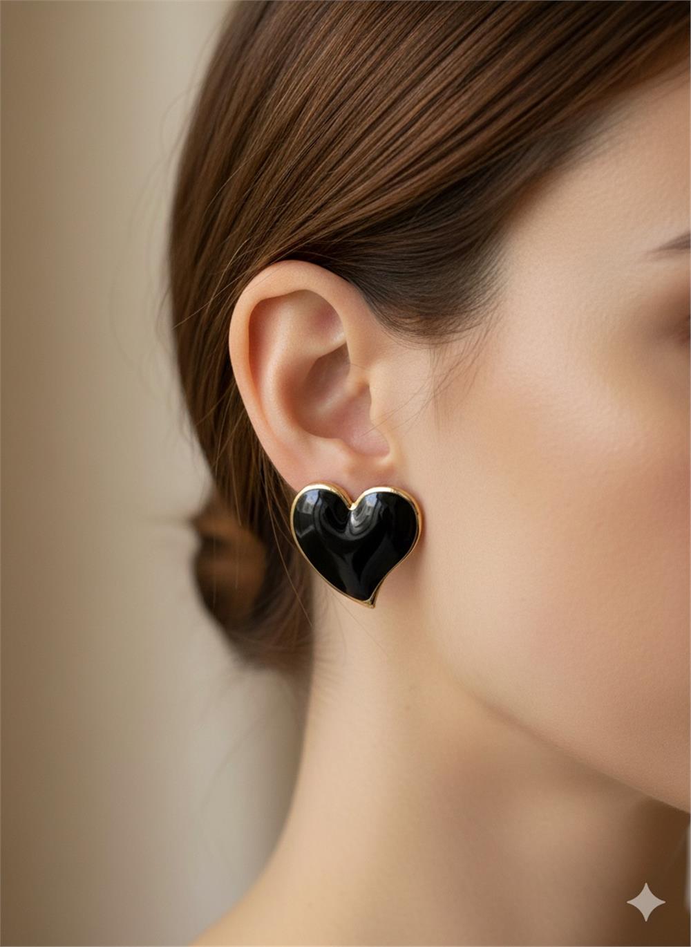 Siyah Kalp Çelik Küpe