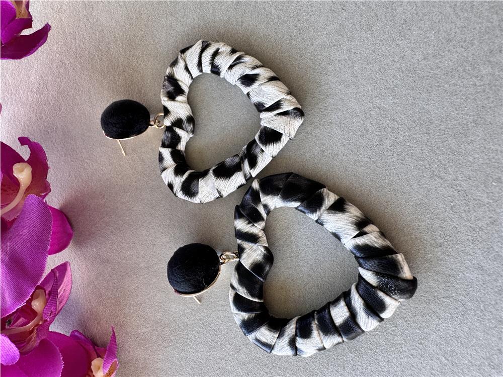 Siyah Leopar Kalp Küpe