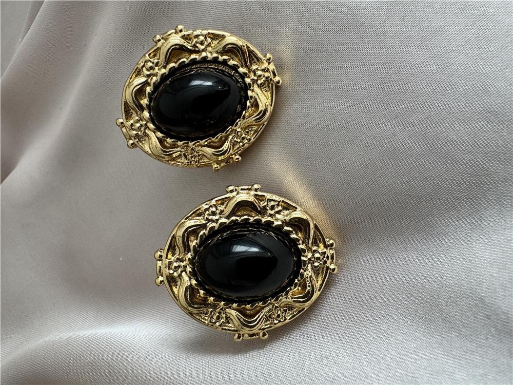 Siyah Taşlı Vintage Çelik Küpe