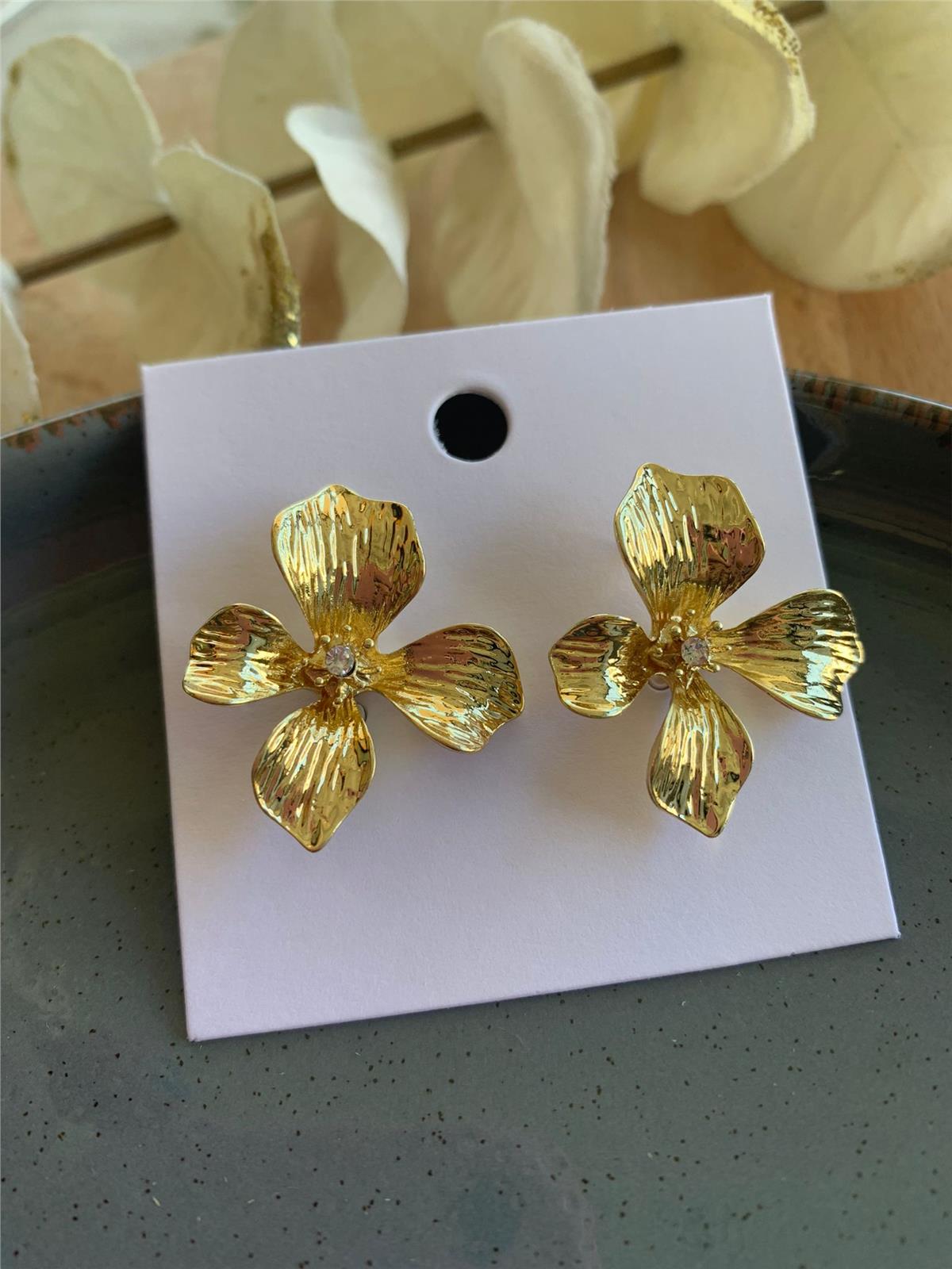 Taşlı Gold Çiçek Küpe