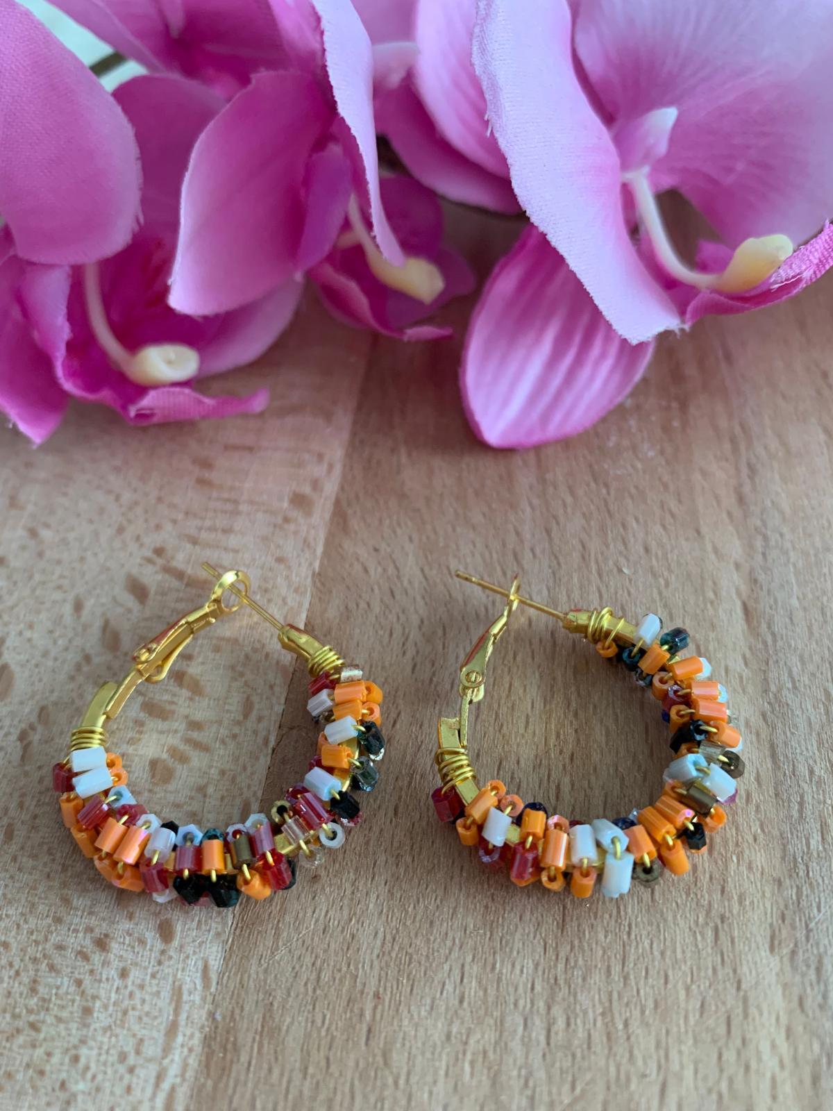 Turuncu Sarmal Boru Boncuklu Küpe