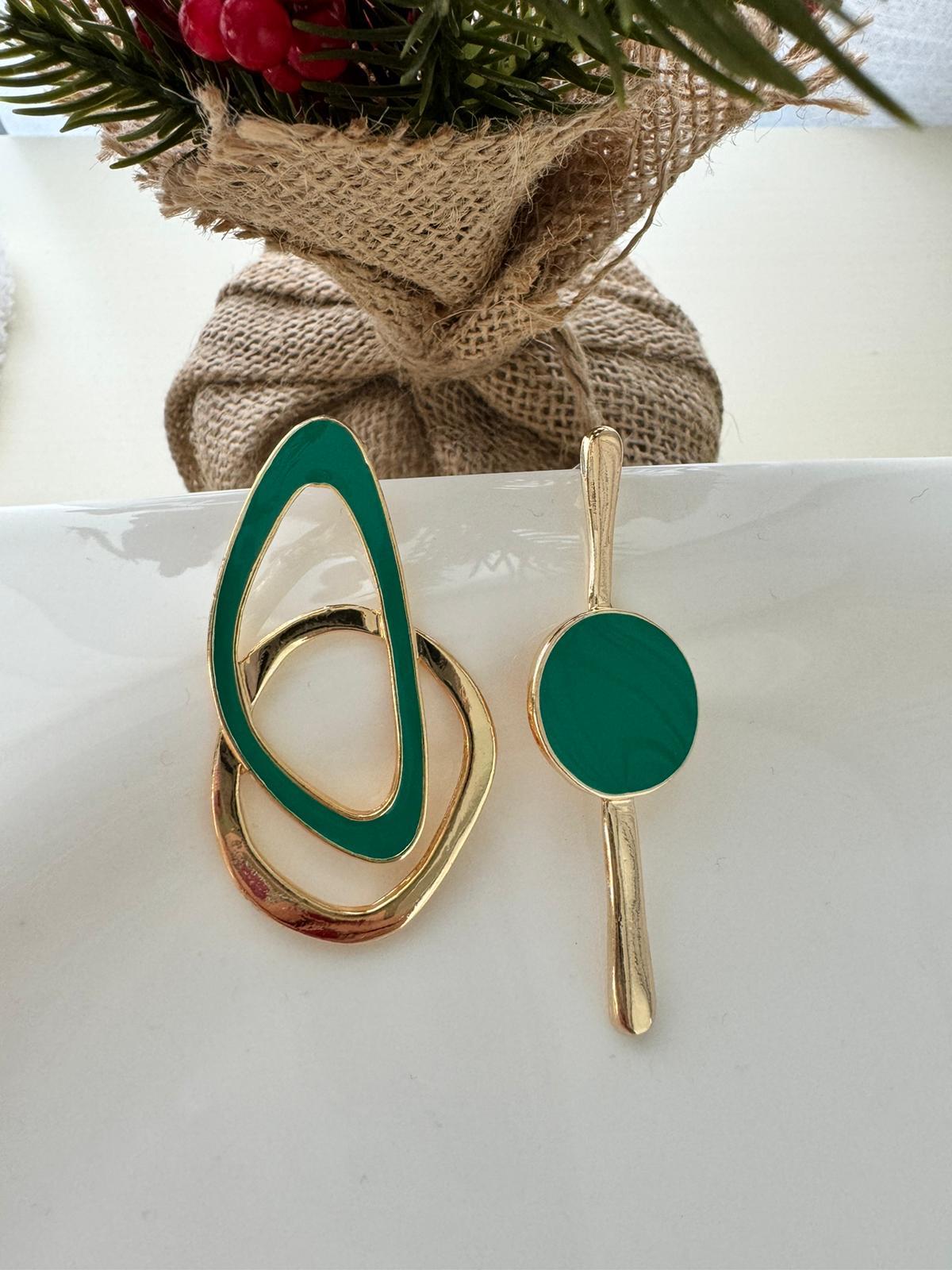 Yeşil Asimetrik Tasarım Küpe