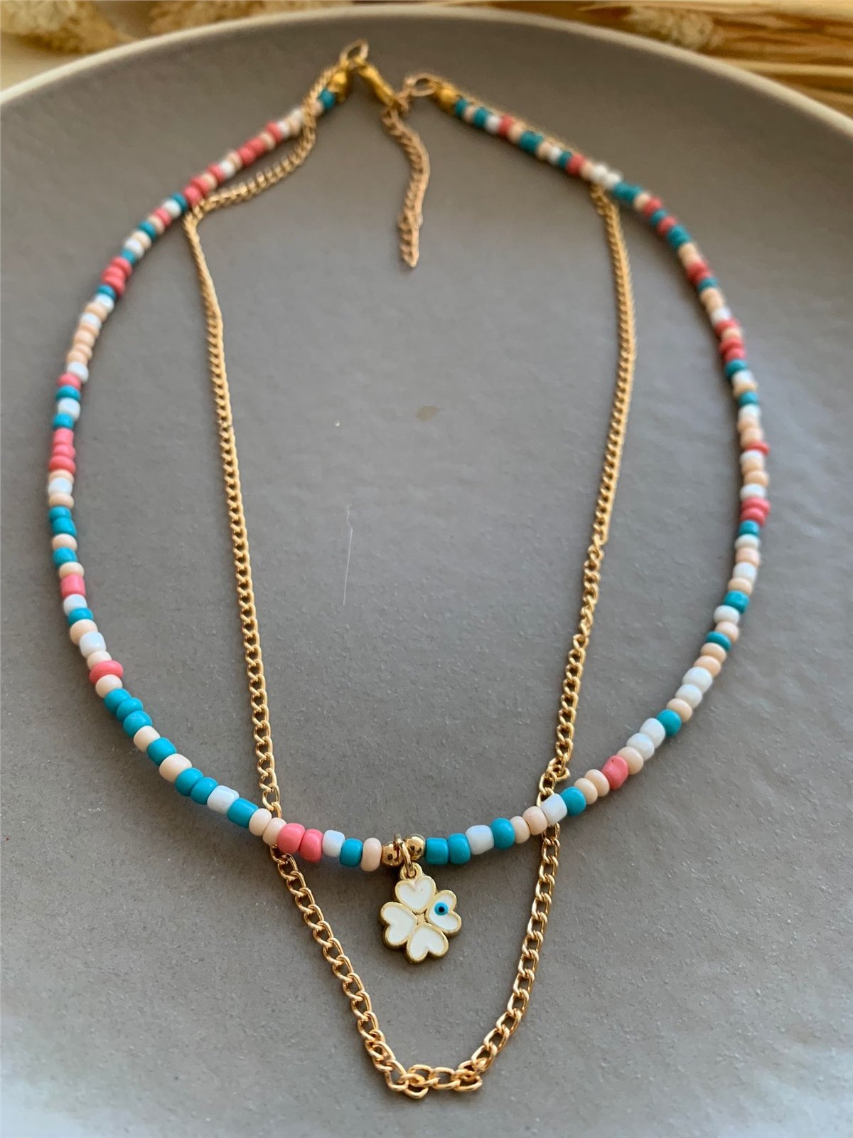 Yonca Figürlü Kum Boncuklu ve Zincirli Kolye