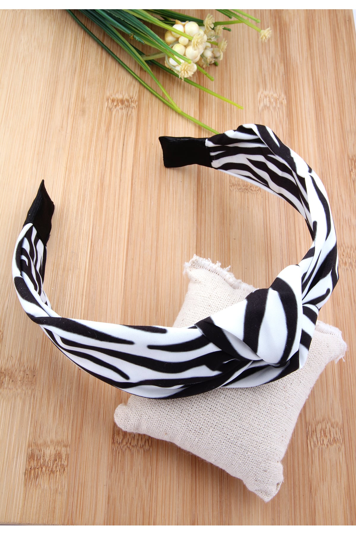 Zebra Desenli Düğümlü Taç