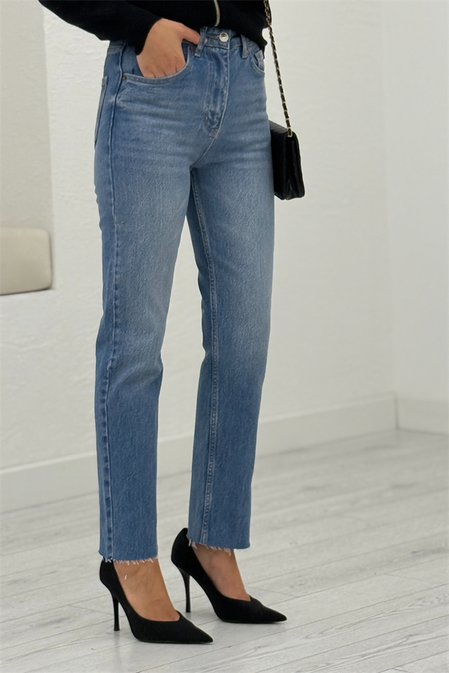 Mavi Kesik Paça Boyfit 2640