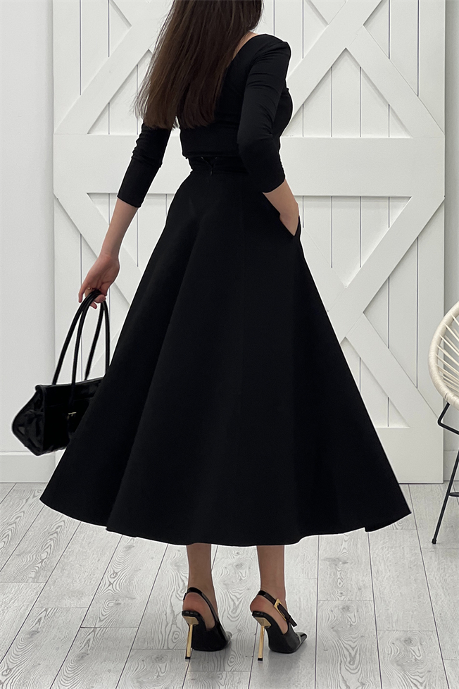 Siyah Yırtmaçlı Etek 05175