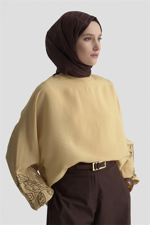 Nakış Detaylı Balon Kollu Bluz Camel