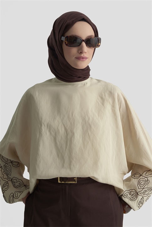 Nakış Detaylı Balon Kollu Bluz Kum