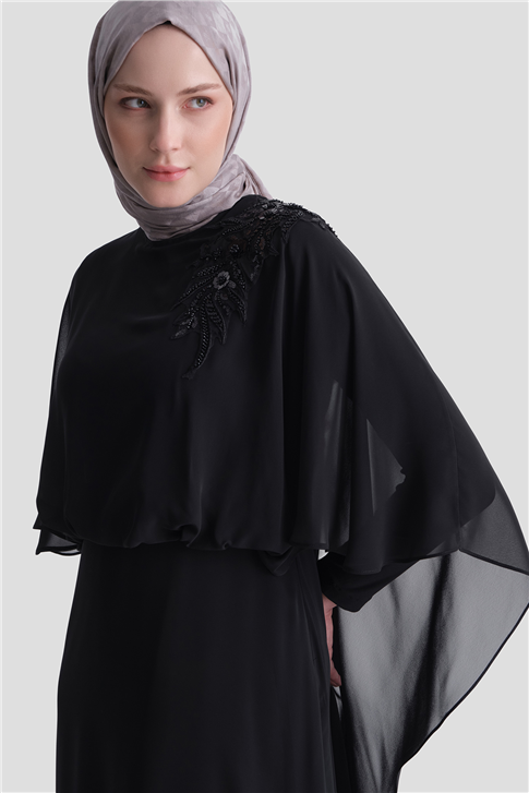 Kolye Detaylı Şık Elbise Siyah