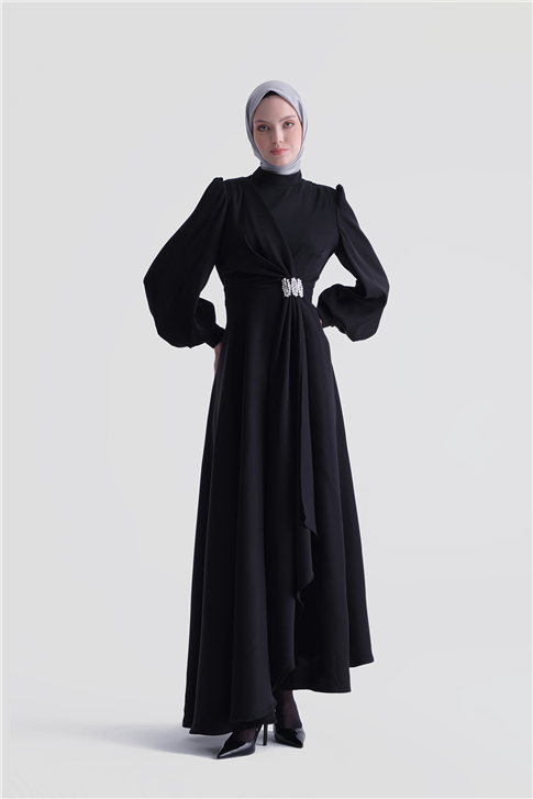 Aksesuar Detaylı Saten Elbise Siyah