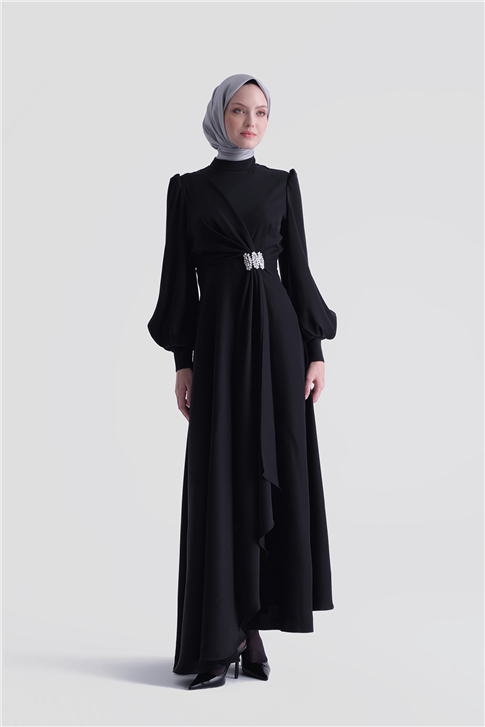 Aksesuar Detaylı Saten Elbise Siyah