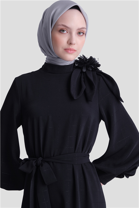 Aksesuar Detaylı Şık Elbise Siyah