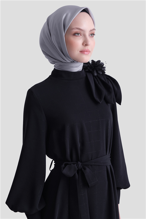 Aksesuar Detaylı Şık Elbise Siyah