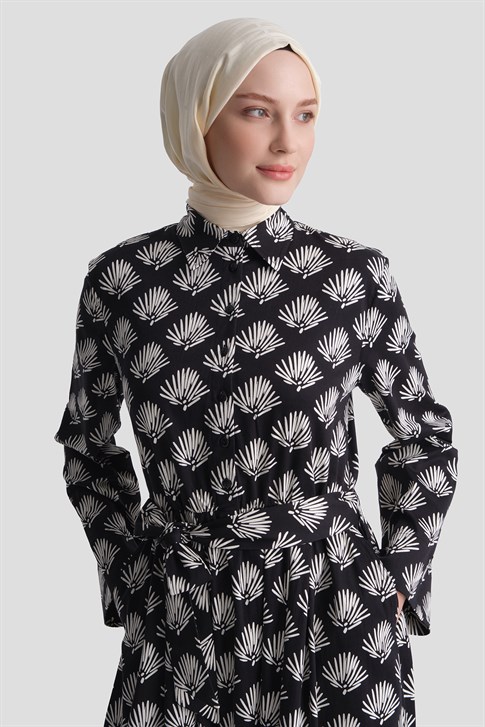 Soyut Desenli Kemerli Elbise Siyah 