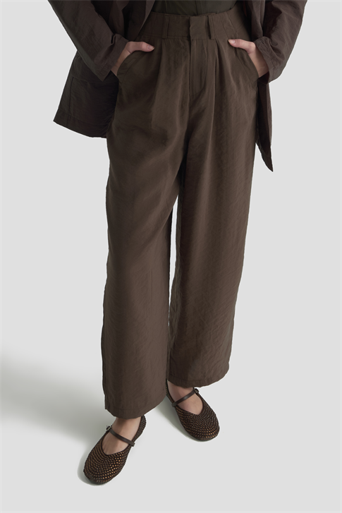 Beli Lastikli Pileli Pantolon Kahverengi