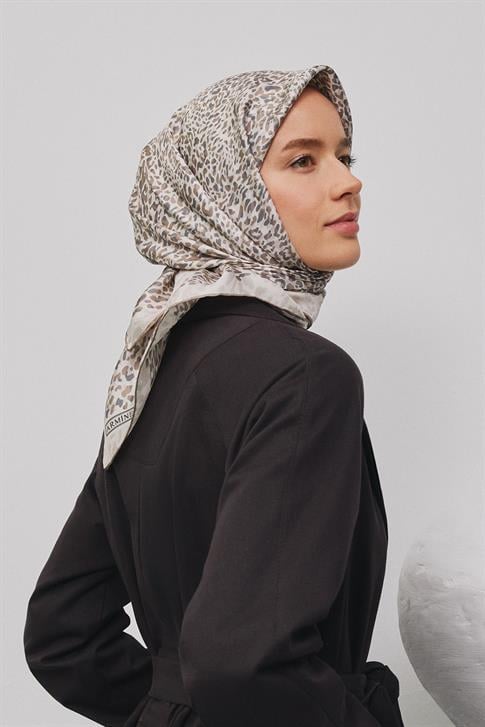 Armine Leopar Desenli Saf İpek Sura Eşarp 9352D 05