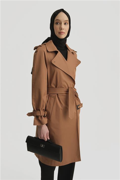 Armine Omuzları Apoletli Toka Detaylı Trençkot 24K7125 Camel