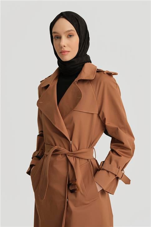 Armine Omuzları Apoletli Toka Detaylı Trençkot 24K7125 Camel