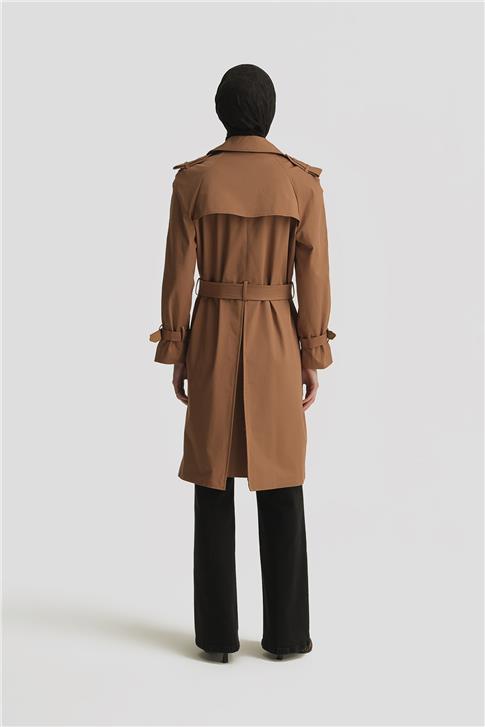 Armine Omuzları Apoletli Toka Detaylı Trençkot 24K7125 Camel