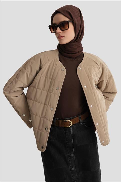 Armine Kolu Ve Önü Çıtçıtlı Kapitone Mont 25KD7525 Bej