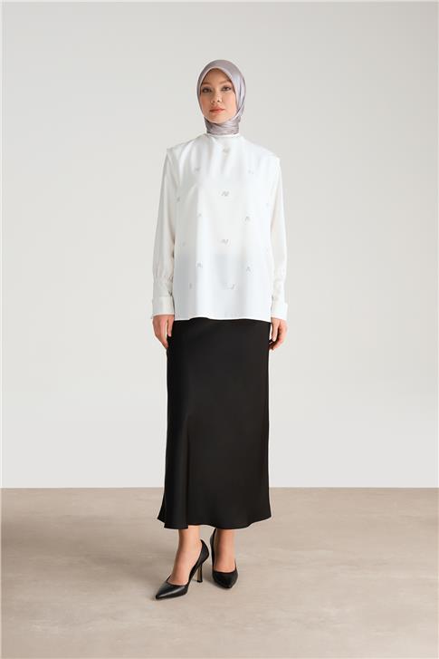 Armine Logo Yapıştırmalı Saten Bluz 24Y3512 Ekru