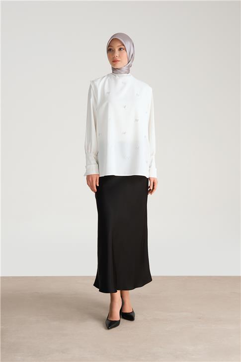 Armine Logo Yapıştırmalı Saten Bluz 24Y3512 Ekru