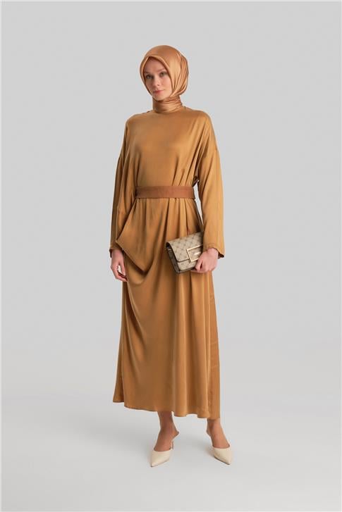 Armine Drapeli Ve Kemerli Cupra Elbise 24Y9832 Gold
