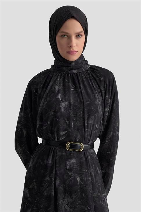 Armine Desenli Katlı Elbise 25KM1022 Siyah