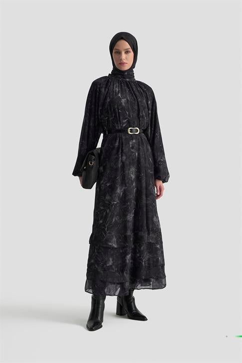 Armine Desenli Katlı Elbise 25KM1022 Siyah