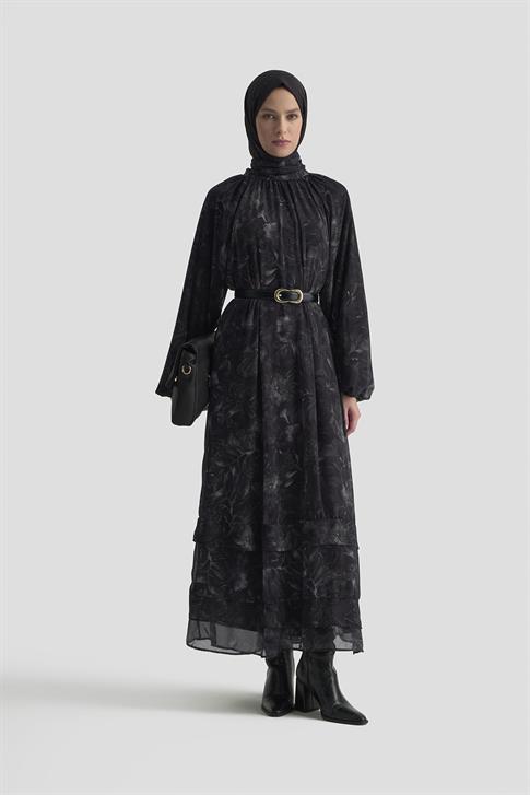 Armine Desenli Katlı Elbise 25KM1022 Siyah