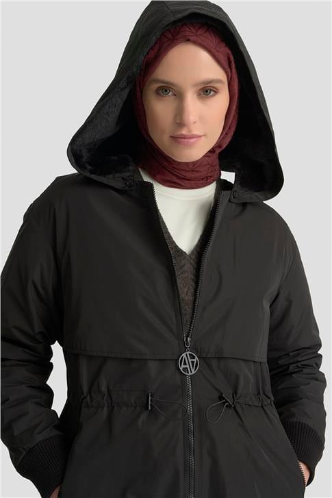 Armine Aller Detaylı Kapitone Manto 25KT1726 Siyah