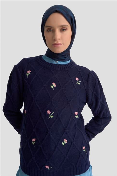 Armine Çiçek Nakışlı Kazak 25KD6014 Lacivert