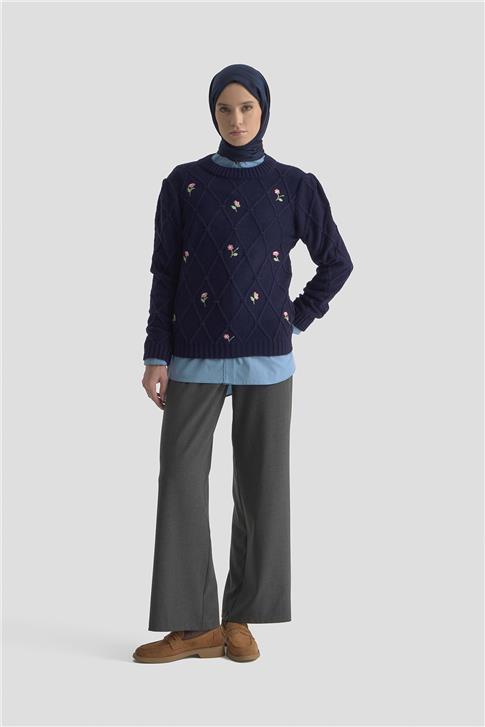 Armine Çiçek Nakışlı Kazak 25KD6014 Lacivert