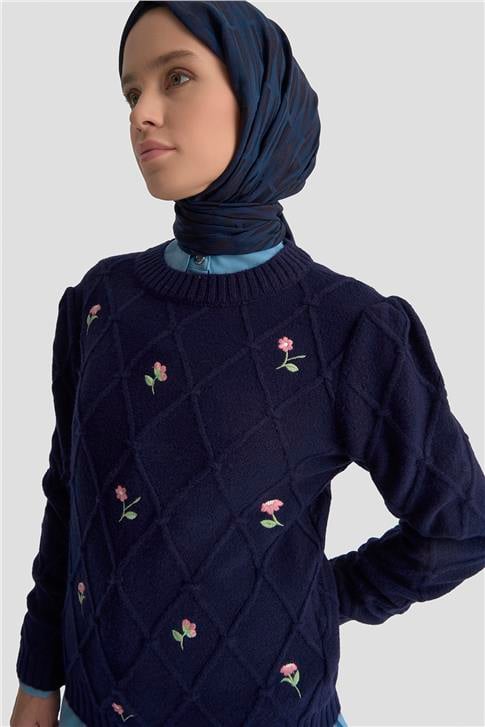 Armine Çiçek Nakışlı Kazak 25KD6014 Lacivert