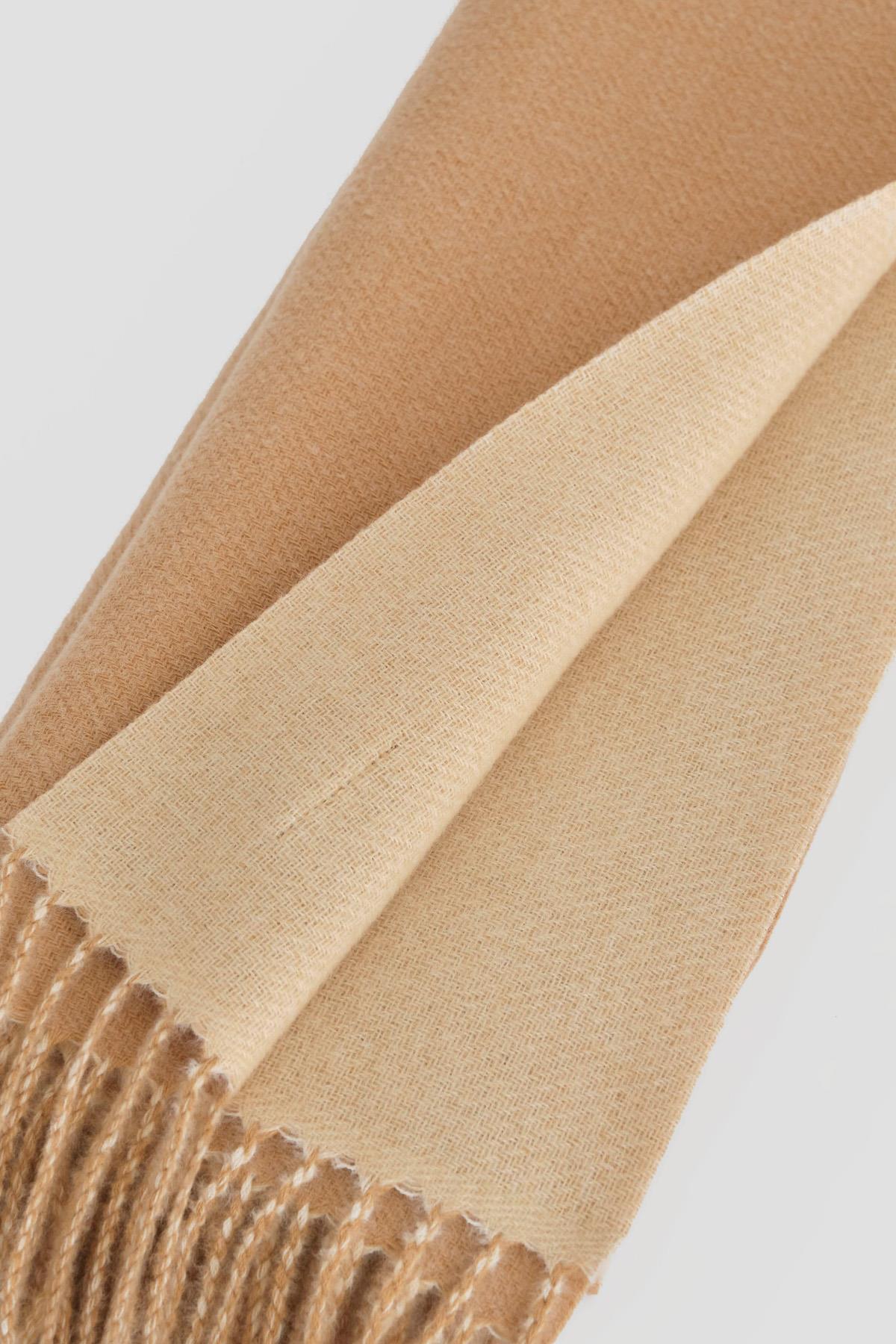 Armine Püsküllü Atkı Camel · 3