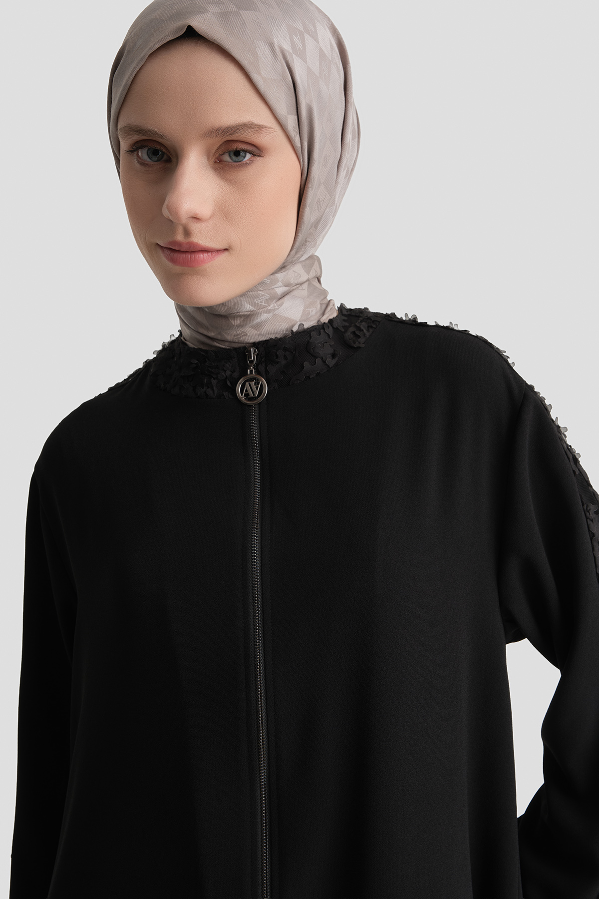 EAE model feT Blacked Out 限定黒筐体 İşlemeli Ferace Siyah AGFR1188-SYH | Armine