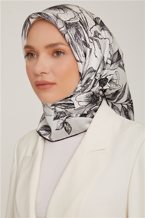 Armine Sura İpek Eşarp 22Ka8854 01