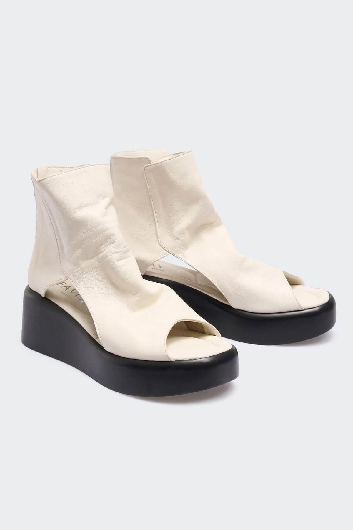 504 Bej Deri Kadın Sandalet