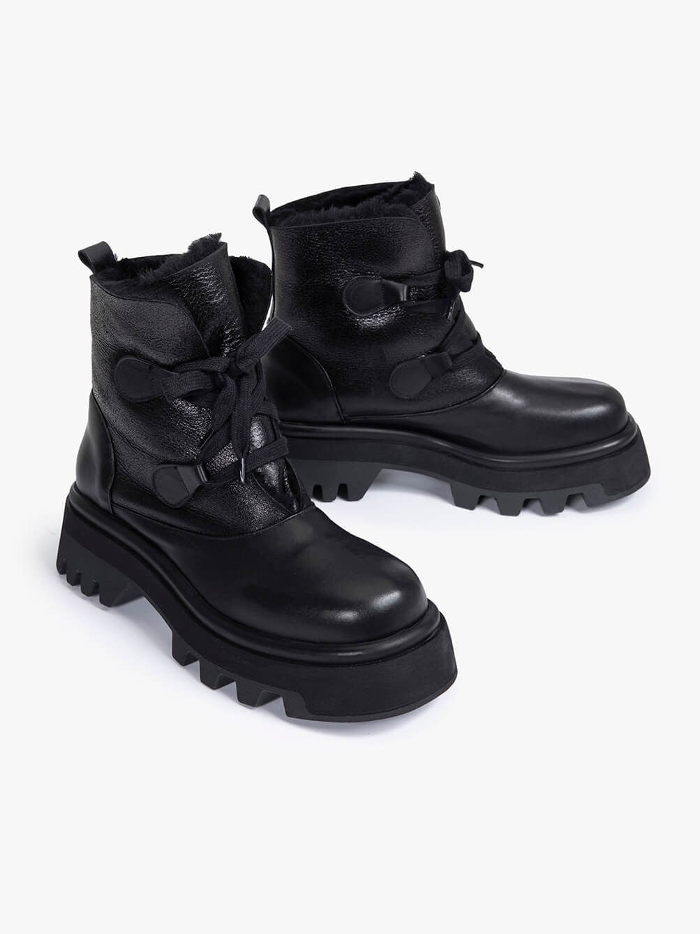 Almari Siyah Deri Kürklü Kadın Bot