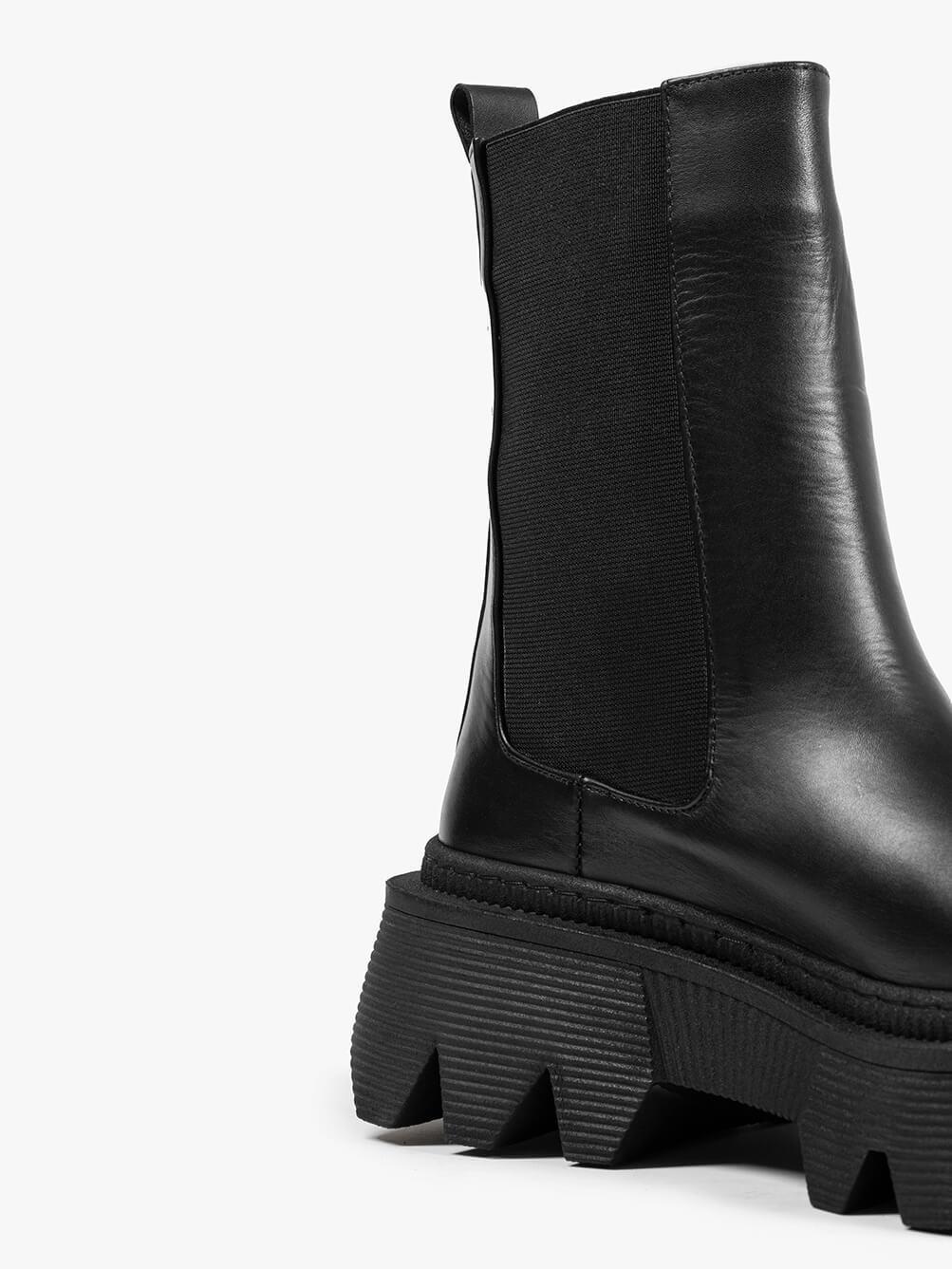 606 Siyah Deri Kadın Bot